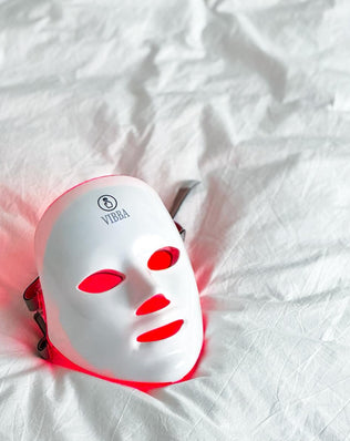 מסיכת טיפול לפנים באור לד