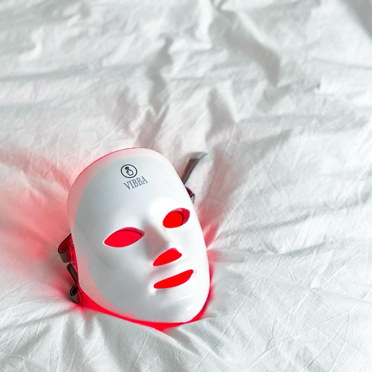 מסיכת טיפול לפנים באור לד